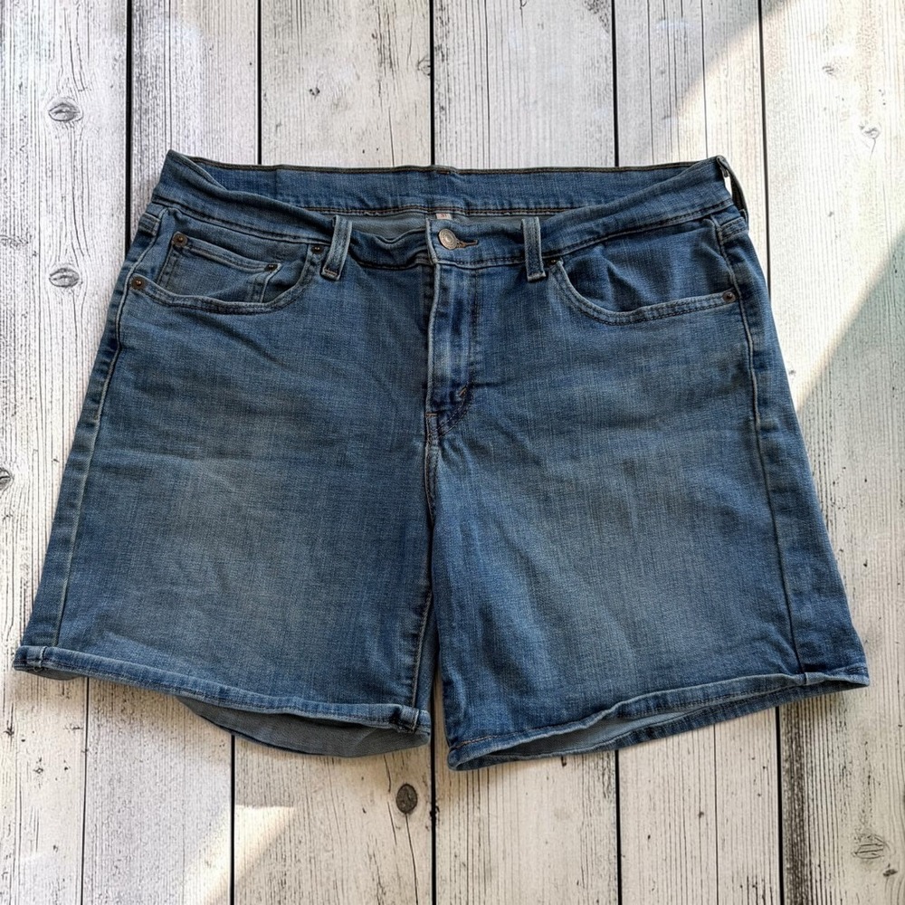 Levis Womens Mid Rise Denim Shorts Medium Wash Blue Size 31